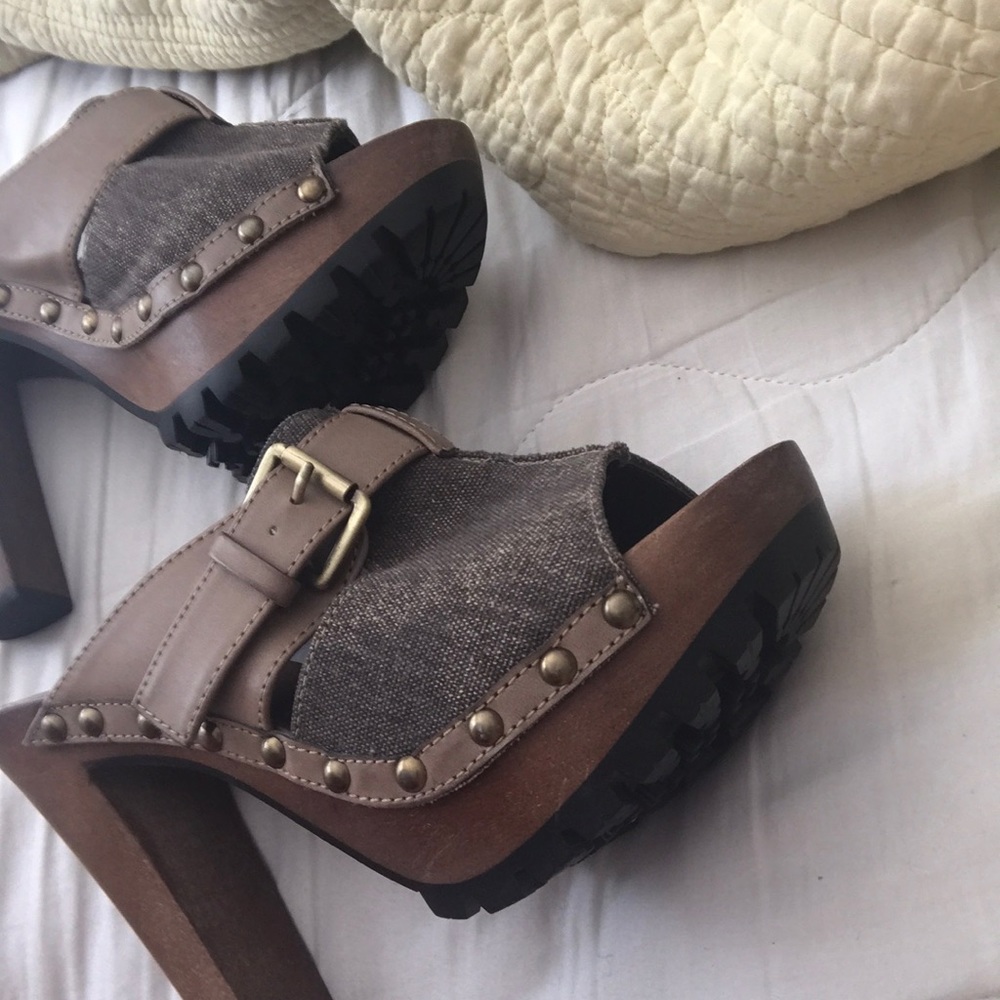 Very Volatile Sz 10 Backless wedges